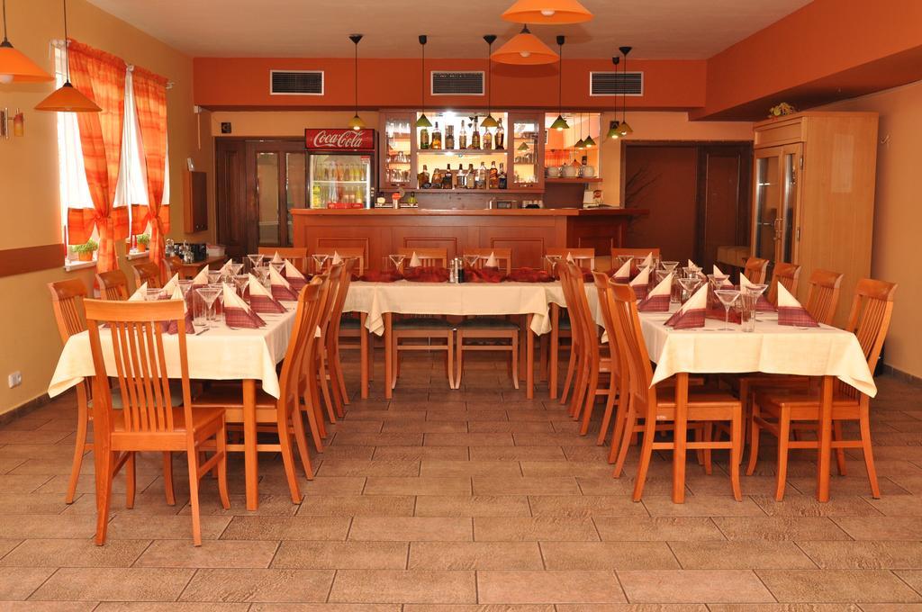 Pension & Restaurant Silma With Wellness Rychvald 外观 照片