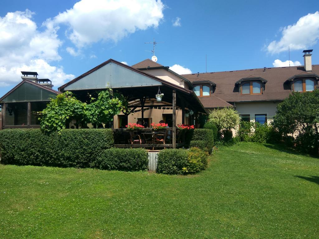 Pension & Restaurant Silma With Wellness Rychvald 外观 照片