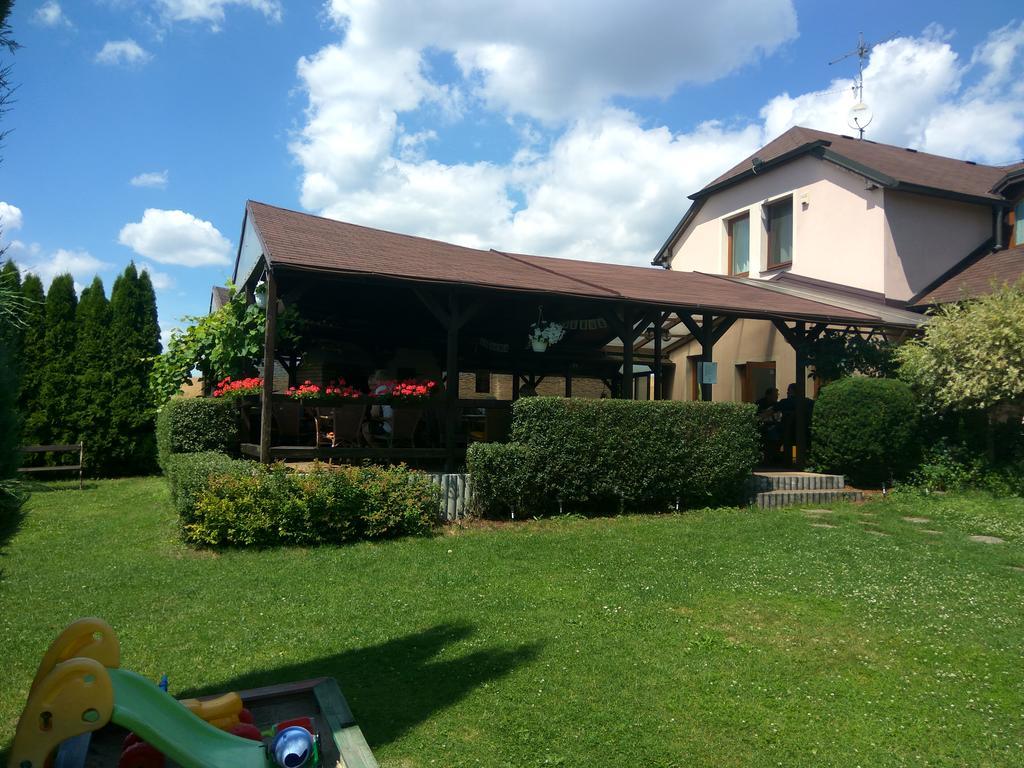 Pension & Restaurant Silma With Wellness Rychvald 外观 照片